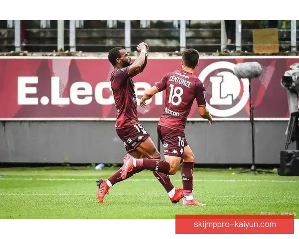 内马尔膝盖手术后恢复情况持续受到关注，球队期待其重返赛场。