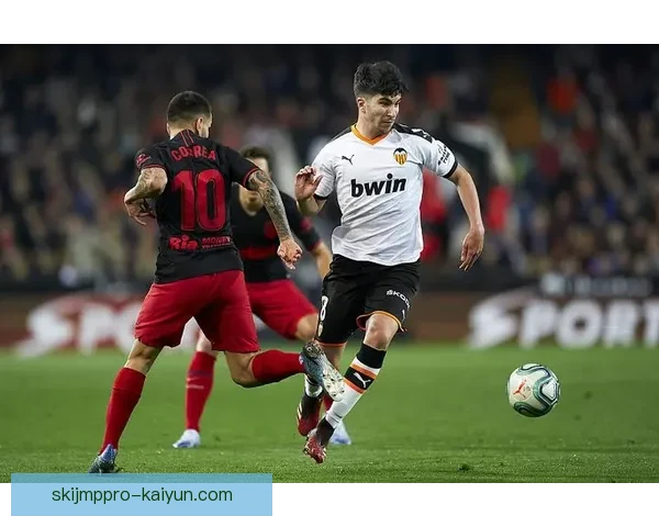 楚阿梅尼对抗能力持续提升，正在成为球队中场的重要支柱。